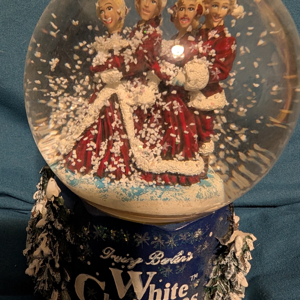 Avon Vintage White Christmas Snow Globe - Picture 4 of 4